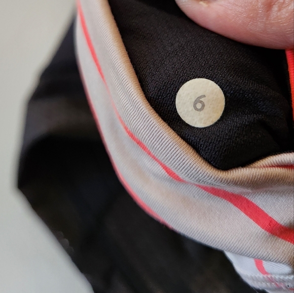 Lululemon Var City Crop Black Leggings Criss Cross Size 6 Activewear Workout Gym - Picture 10 of 10